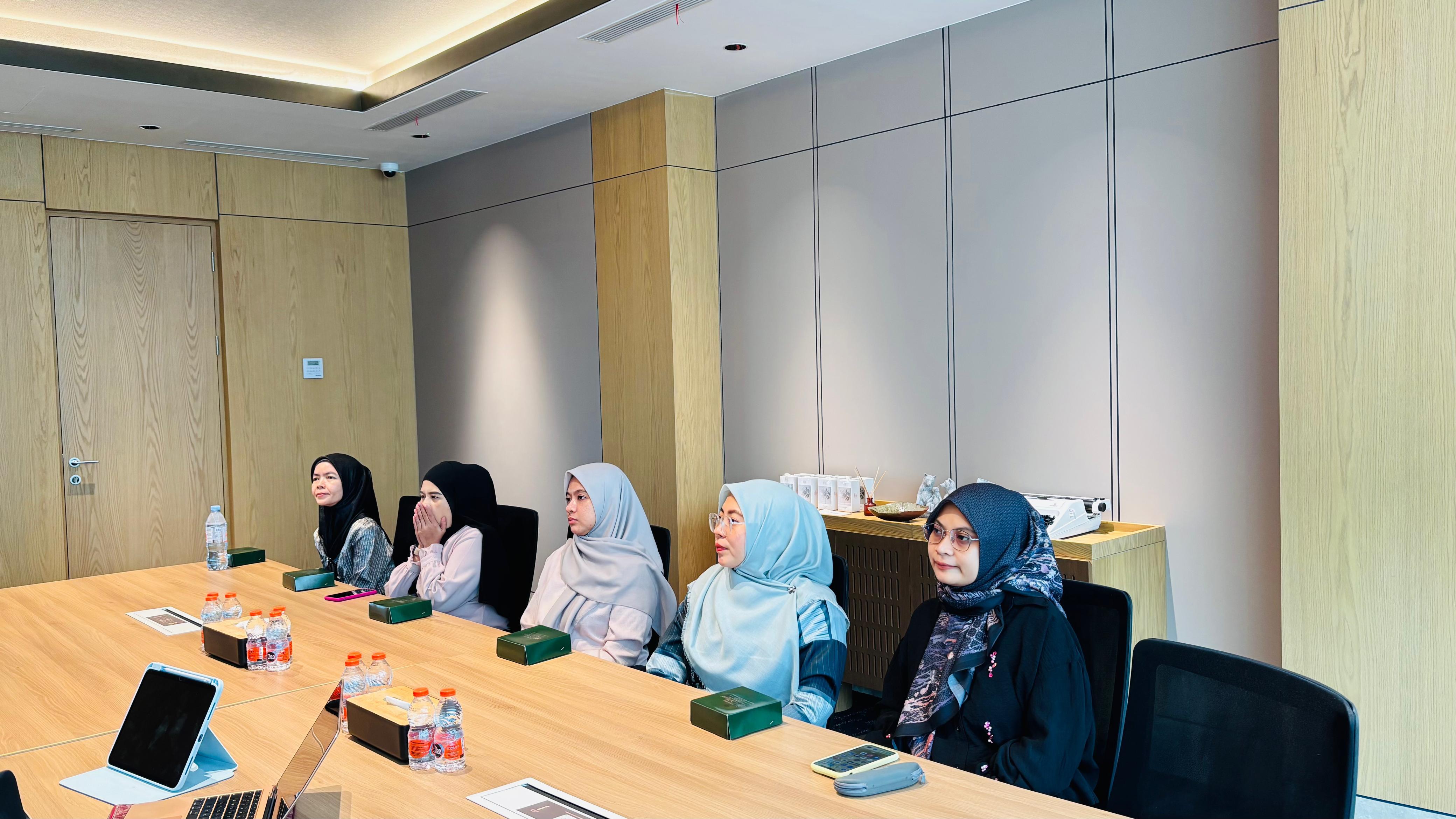 “Mewujudkan SDM Berkarakter dan Elegan Melalui Pelatihan Etiket Sosial dan Bisnis”